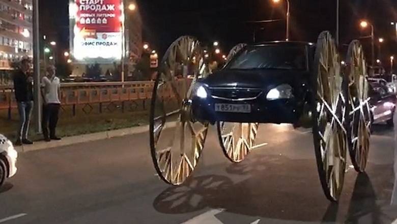 Житель Краснодара оштрафован за автомобиль с "каретными" колесами (ВИДЕО)