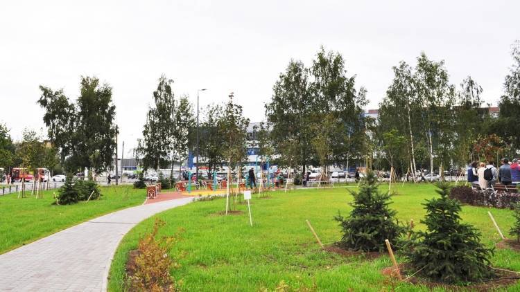 Беглов заявил, что в Петербурге в этом году сделано около 500 дворов и 50 парков