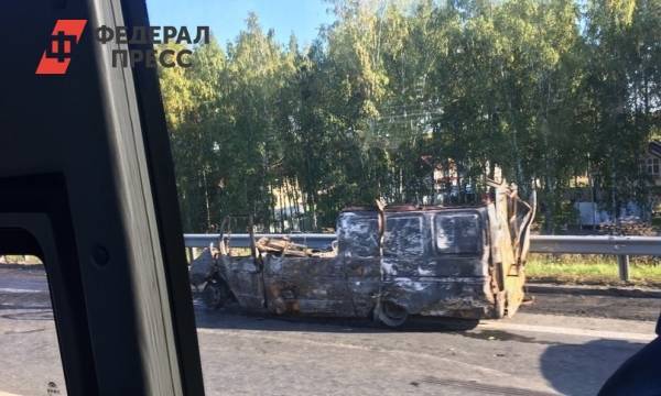В автокатастрофе с краном на Среднем Урале погибли два человека