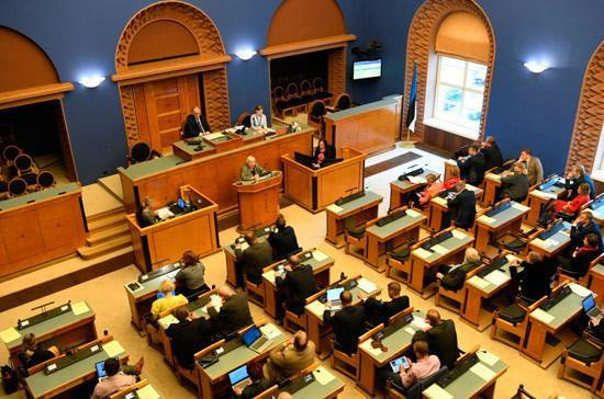 Парламент Эстонии не поддержал перевод школ на эстонский язык