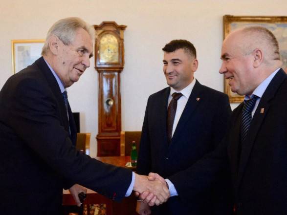Президент Чехии принял делегацию сторонников русинской автономии на Украине