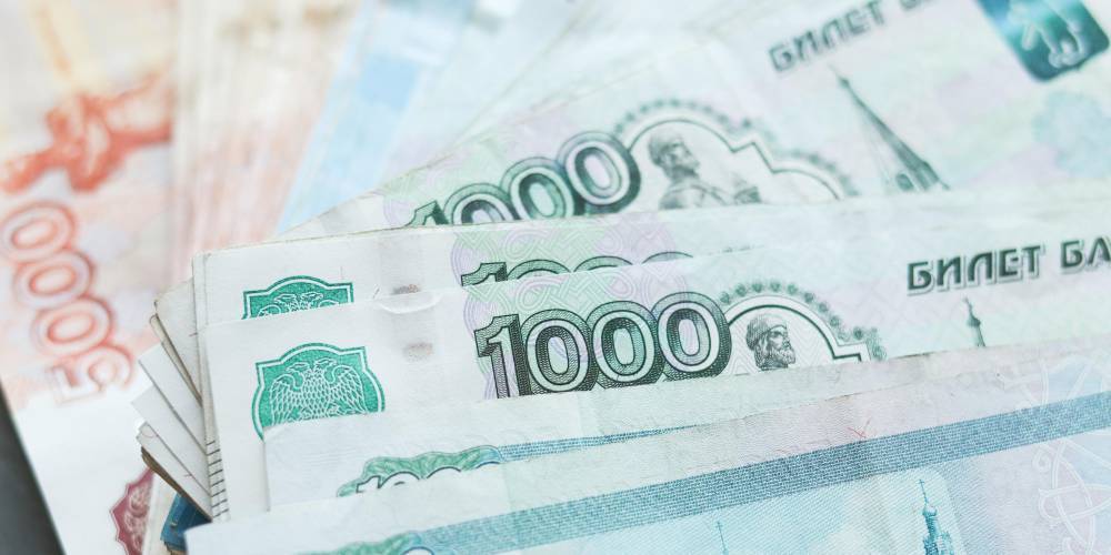 Около половины россиян соглашаются на зарплату "в конверте"