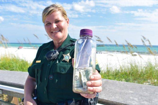 Последнее приключение: На берег Флориды вымыло бутылку с прахом мужчины, который любил свободу и путешествия