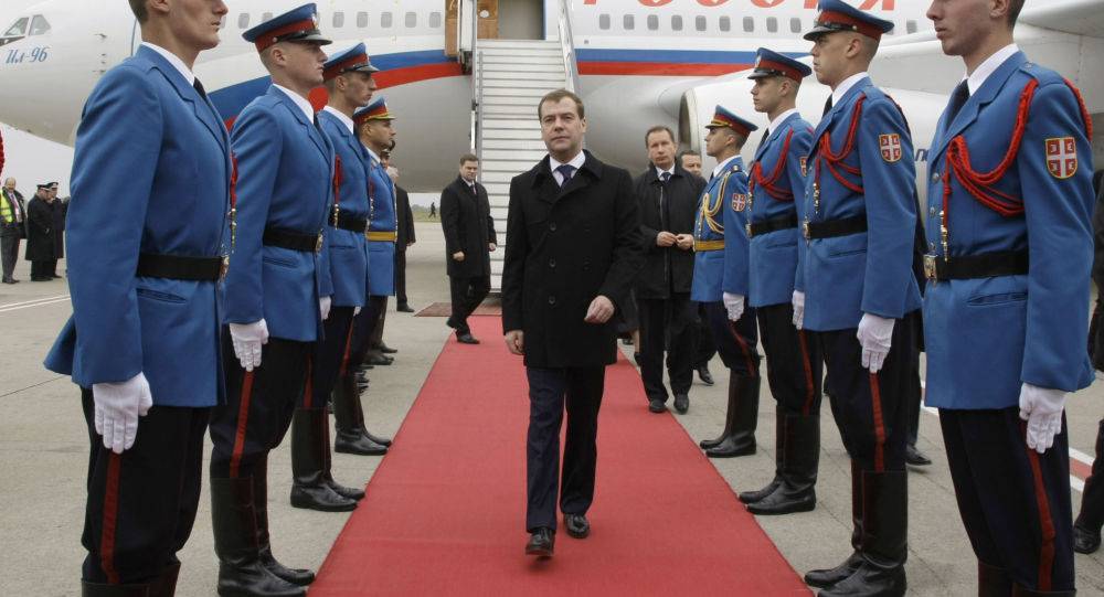 Ждём новую истерику Запада: Медведев прилетит в Сербию