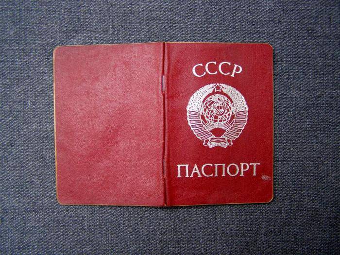 Украинка с паспортом СССР на 23 года застряла в Турции