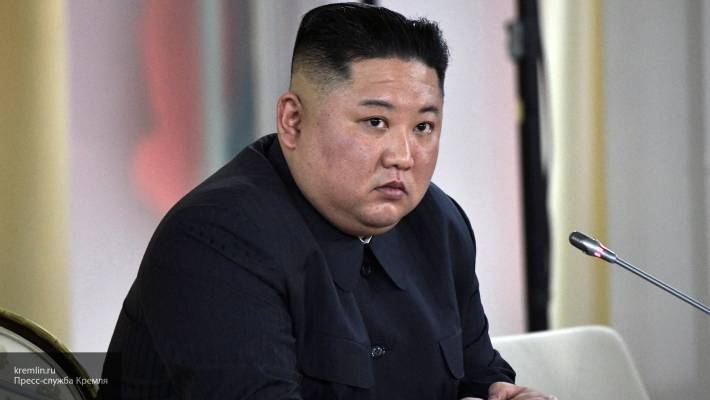 Ким Чен Ын проконтролировал запуски сверхгабаритной реактивной системы залпового огня
