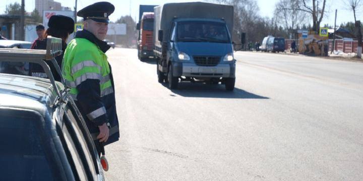 Мигрант избил полицейского при проверке документов в Петергофе