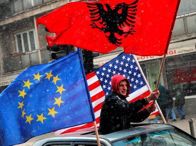 «Вешать будем потом»: Американцы манят Сербию фейковым доступом к морю