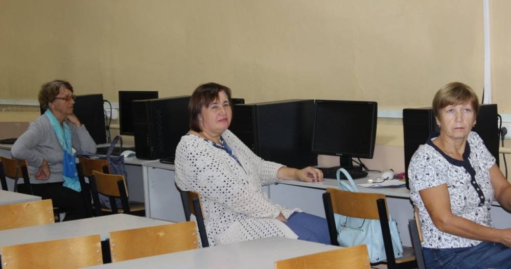 В петрозаводском Кооперативном техникуме организовали компьютерные курсы для пенсионеров