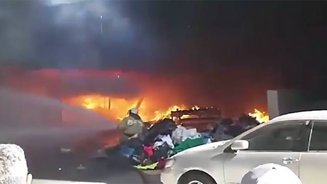 При пожаре на рынке в Геленджике есть пострадавший
