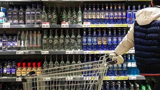 Федеральные ведомства одобряют повышение возраста продажи алкоголя