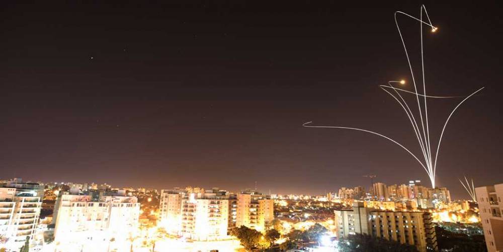 Из Газы стреляют. В Ашкелоне и в Ашдоде включились сирены. «Железный купол» перехватил две ракеты