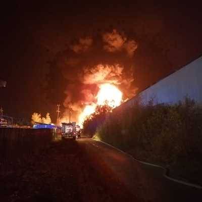Пожарные проливают склад горюче-смазочных материалов в Нижегородской области