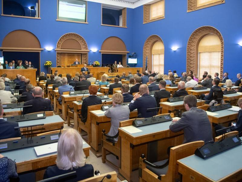 Парламент Эстонии отказался полностью перевести образование на эстонский