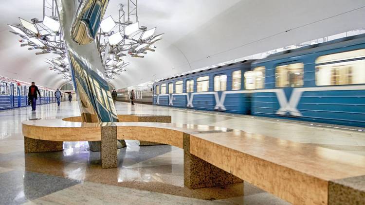 Женщины смогут обучиться профессии машиниста метро в Москве