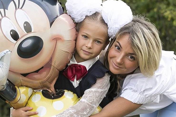 Звезда сериала «Счастливы вместе» Дарья Сагалова показала восьмилетнюю дочь