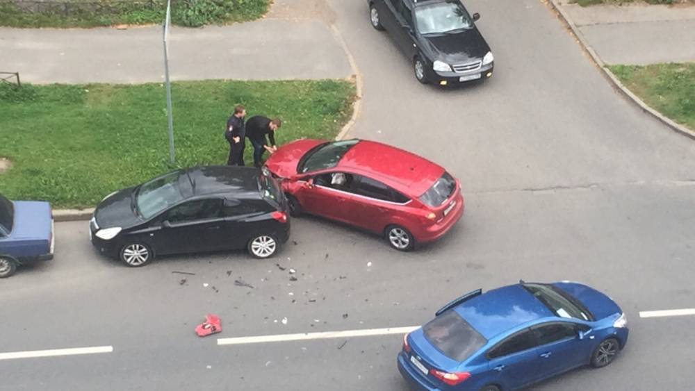 В ДТП на улице Щербакова пострадал припаркованный автомобиль