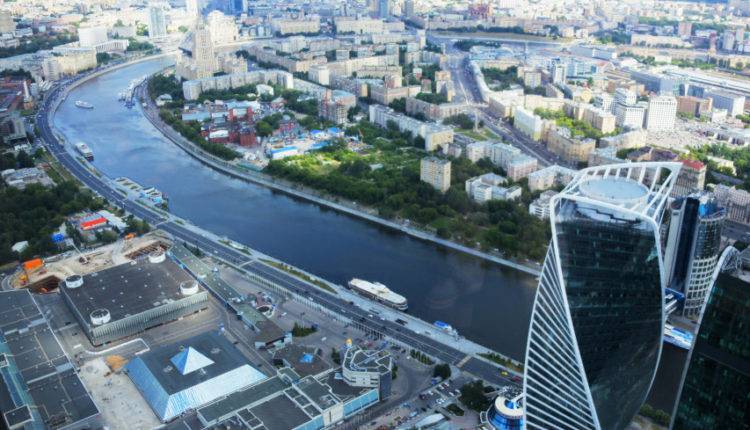 Долларовые миллионеры потратили на квартиры в Москве свыше 100 млрд рублей