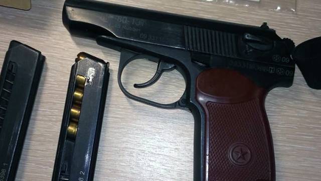 Мужчина выстрелил из пистолета в затылок жене в Санкт-Петербурге