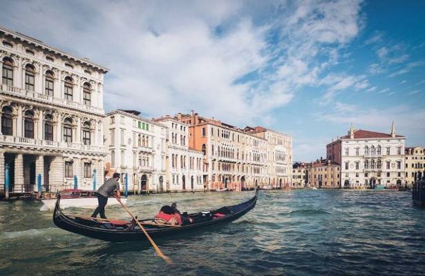 Мэр Венеции предложил запретить курение на открытом воздухе