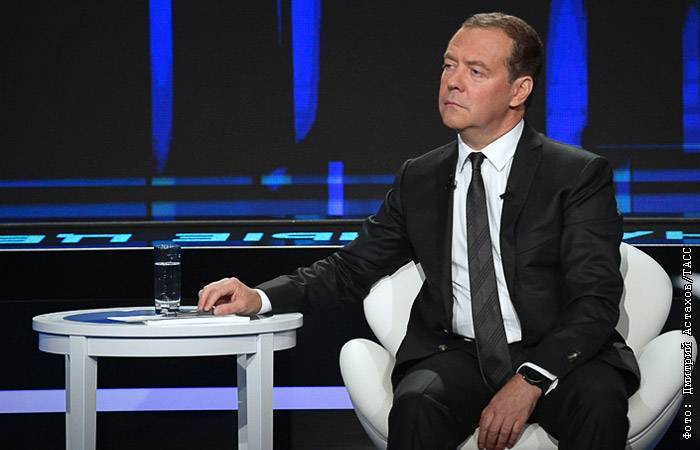 Дмитрий Медведев - Медведев допустил внесение поправок о возможном сокращении рабочей недели - interfax.ru - Москва - Россия