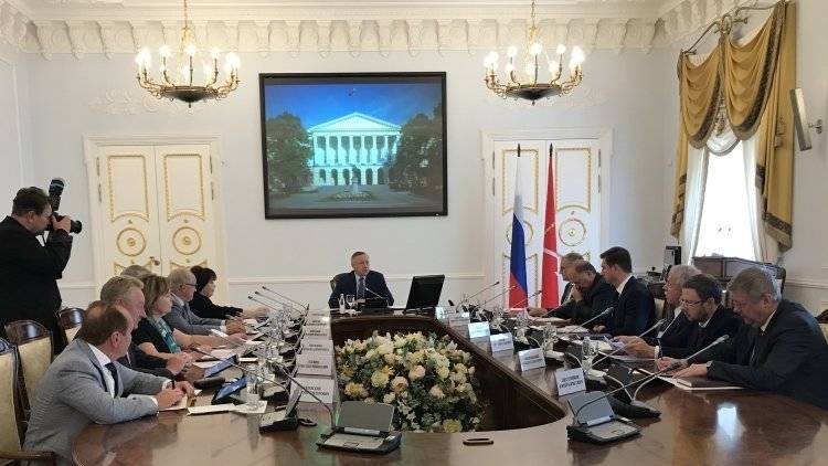Беглов проводит в Смольном заседание с ленами правительства Петербурга