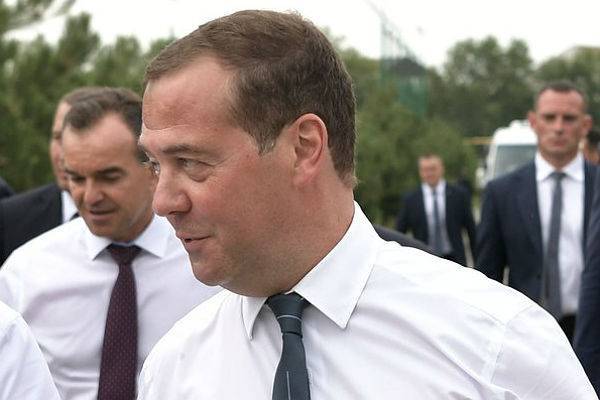Медведев призвал ввести гибкое рабочее время