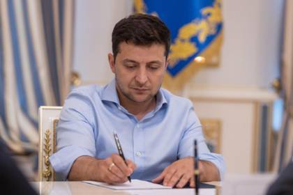 Зеленский подписал закон об отмене депутатской неприкосновенности