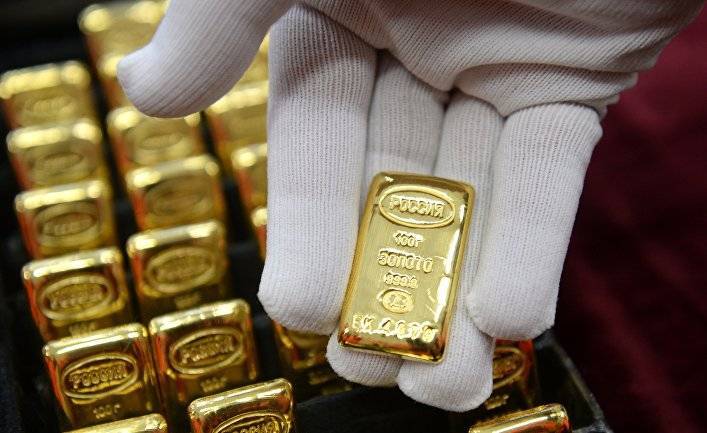 Fox (США): Китай и Россия скупают золото, потому что «видят зловещие предзнаменования»