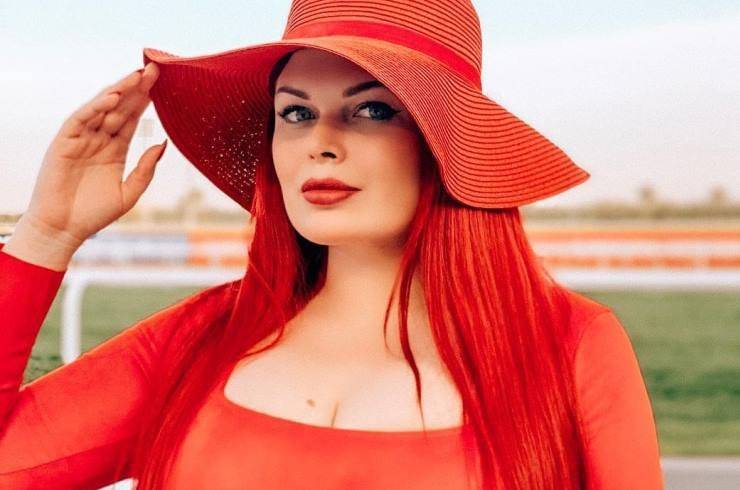 «Огромная грудь — это вульгарно»: модель plus-size Юлия Рыбакова легла под нож