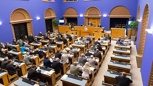 Парламент Эстонии отверг идею перевода школ на эстонский язык