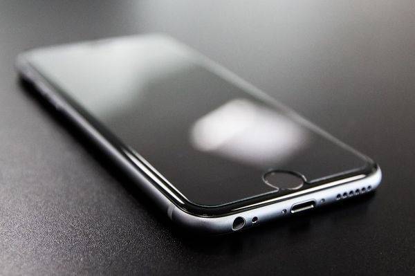 Презентация Apple обрушила в России цены на старые iPhone