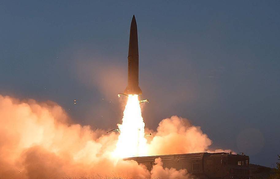 КНДР запустила два неопознанных снаряда в сторону Японского моря