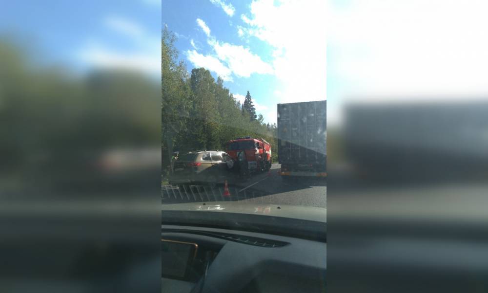 В Сети появились кадры ДТП на Киевском шоссе в Ленинградской области