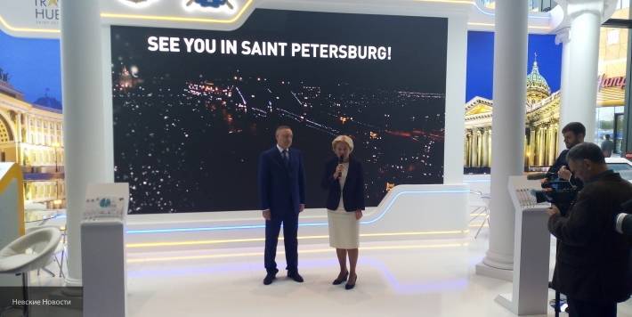 Беглов отметил значимость инноваций в выдаче электронных виз туристам Петербурга