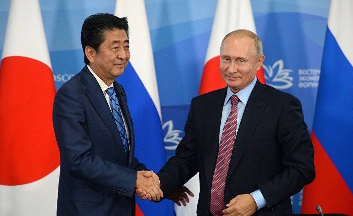 Нихон кэйдзай (Япония): политика Синдзо Абэ в отношении России может поставить Японию в неловкое положение