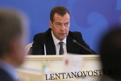 Медведев призвал привлекать пенсионеров к работе