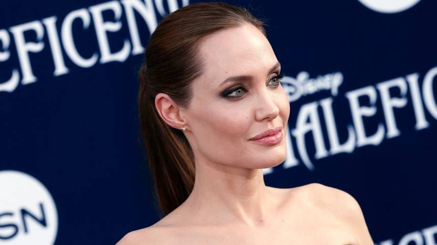 Видео: раскрыт секрет грима Анджелины Джоли для Малефисенты