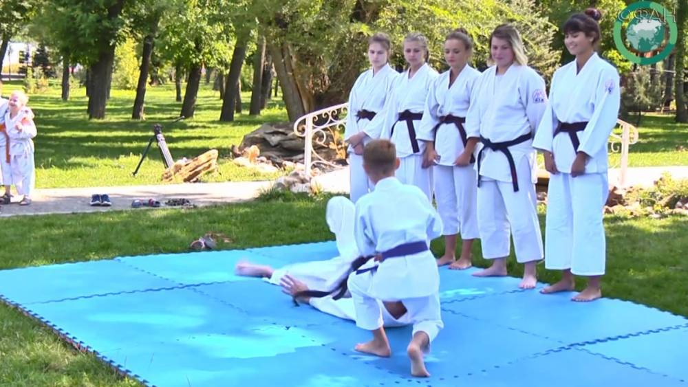 Тренировка воспитанников Федерации айкидо и джиу-джитсу прошла в Луганске