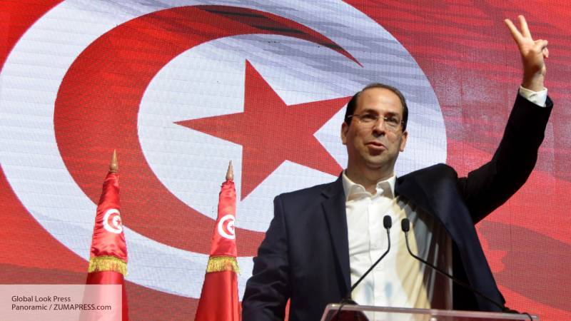 Премьер-министр Туниса подвергся нападению во время предвыборной встречи с гражданами
