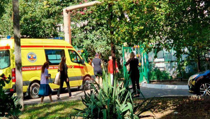 Дерево рухнуло на воспитанников детсада в Краснодаре