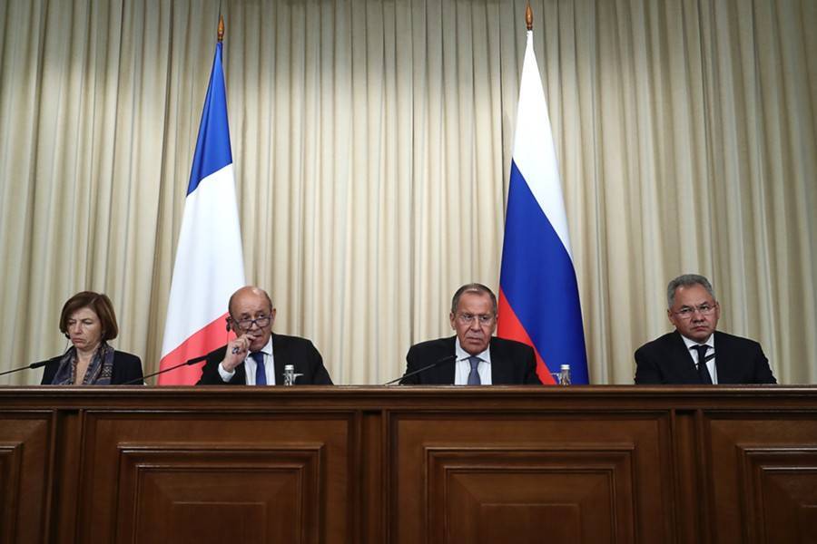Лавров и Шойгу ответили на призыв к России быть "нормальной страной"