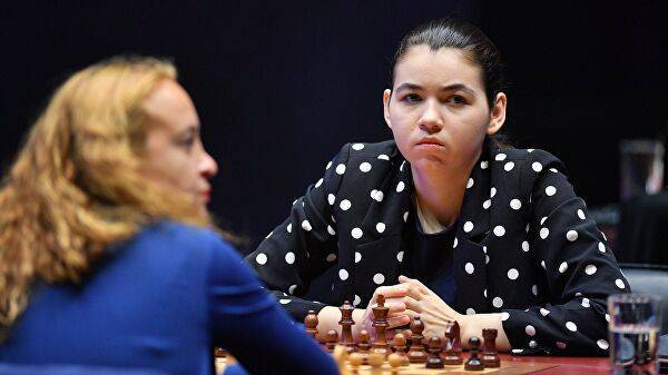 Горячкина победила Стефанову в первом туре этапа Гран-при FIDE в Сколково