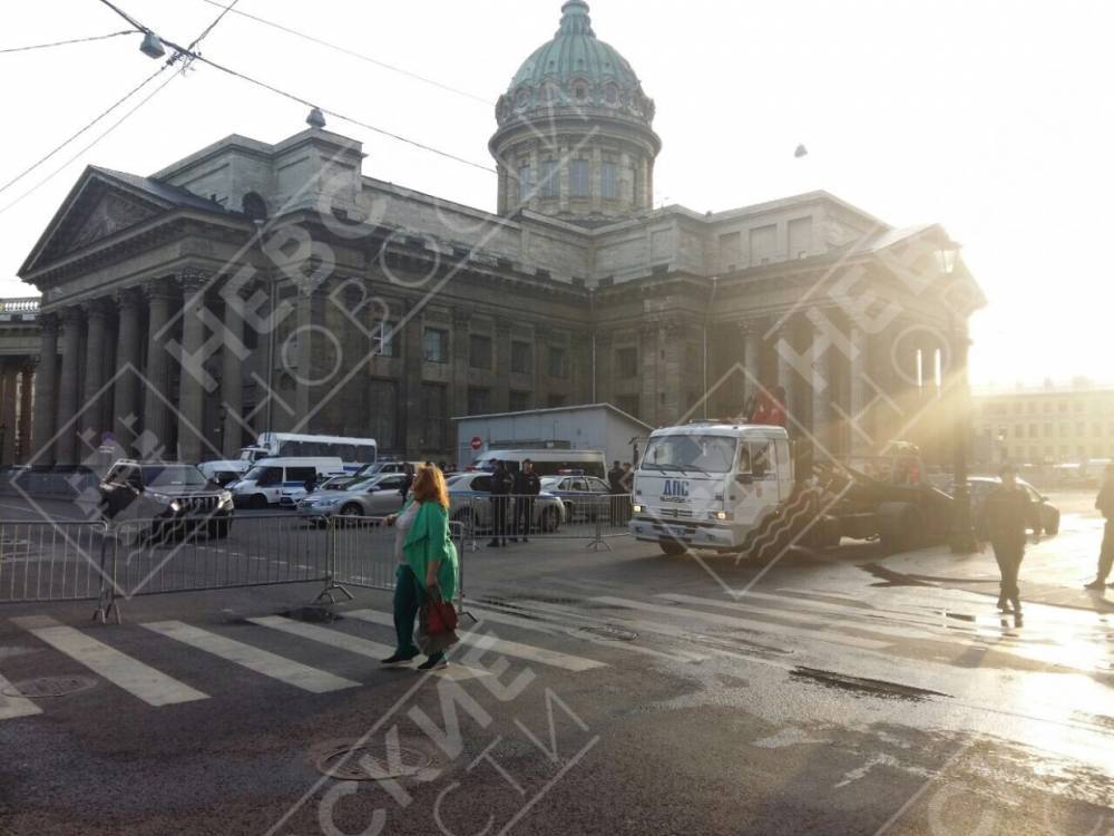 Казанскую улицу перекрыли в связи с днем памяти перенесения мощей Александра Невского