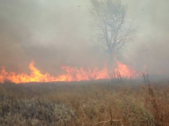 На полигоне ВСУ в Харьковской области тушат пожар
