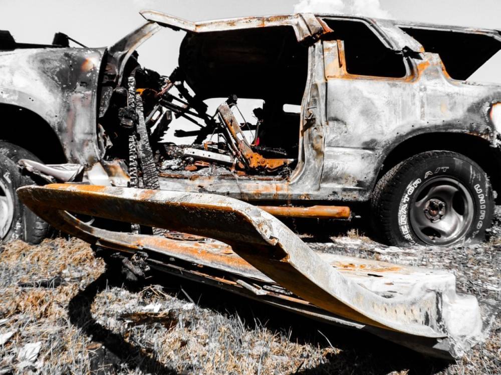 Спасатели потушили горящий Ford и оплавившийся&nbsp;Subaru