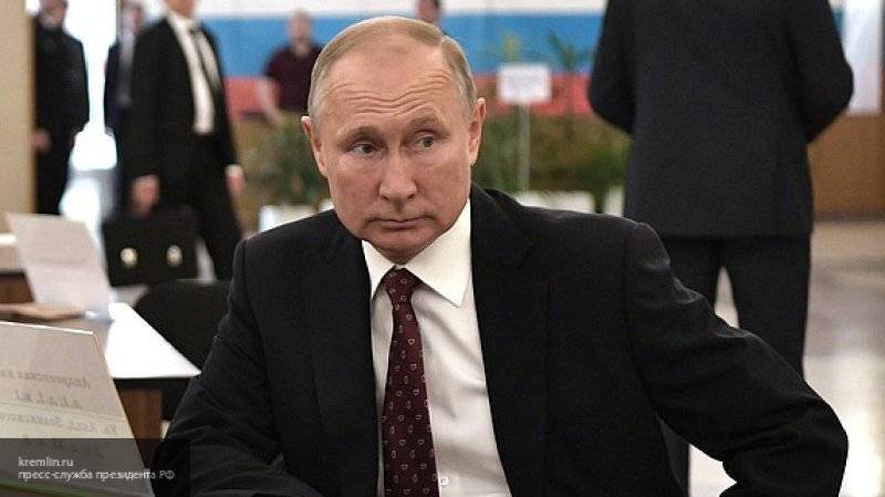 Путин выполнил обещание и допил стопку, оставленную нетронутой в 1999 году в Дагестане