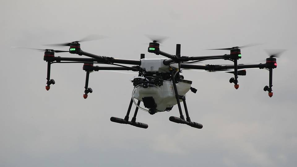 Госдума в I чтении приняла законопроект о праве спецслужб сбивать дроны-нарушители