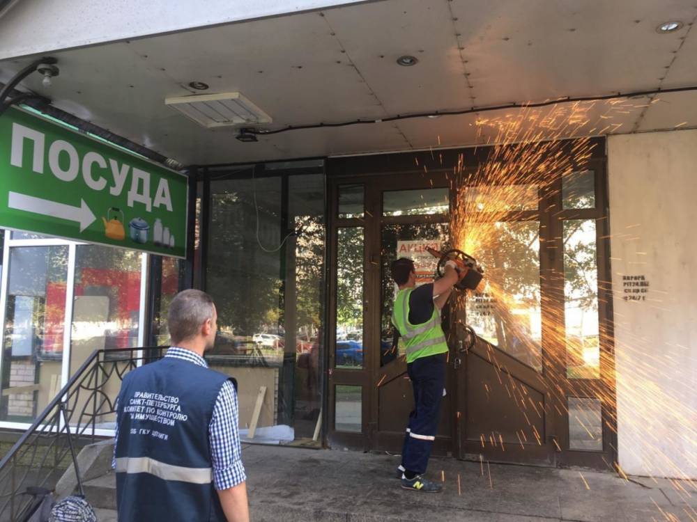 ККИ закрыл незаконные парикмахерскую и ателье на проспекте Художников