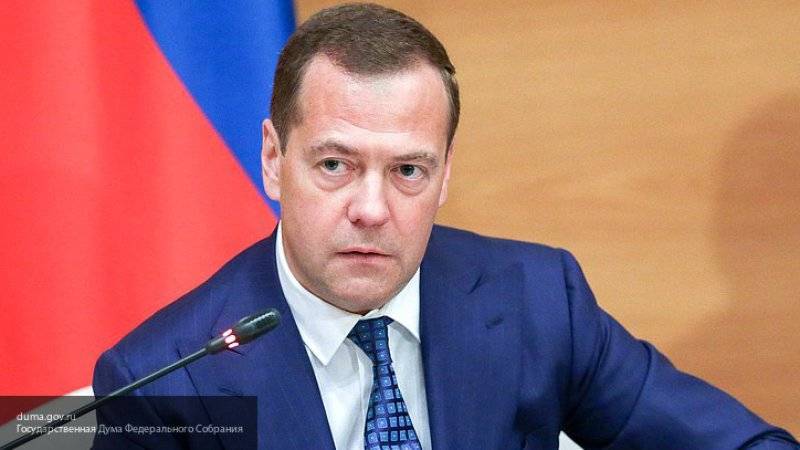 Медведев заявил о необходимости введения более гибкого рабочего графика
